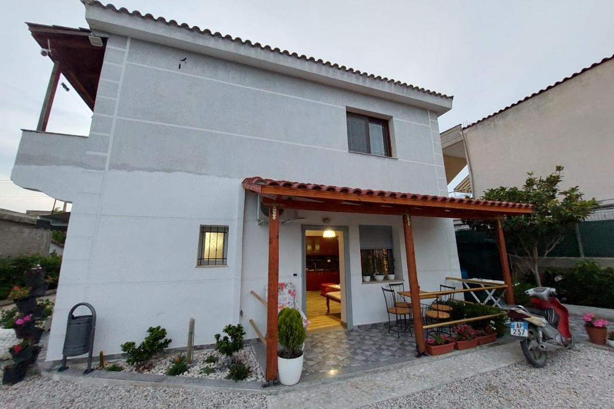 Villa Heljos Apartaments فلورا الغرفة الصورة