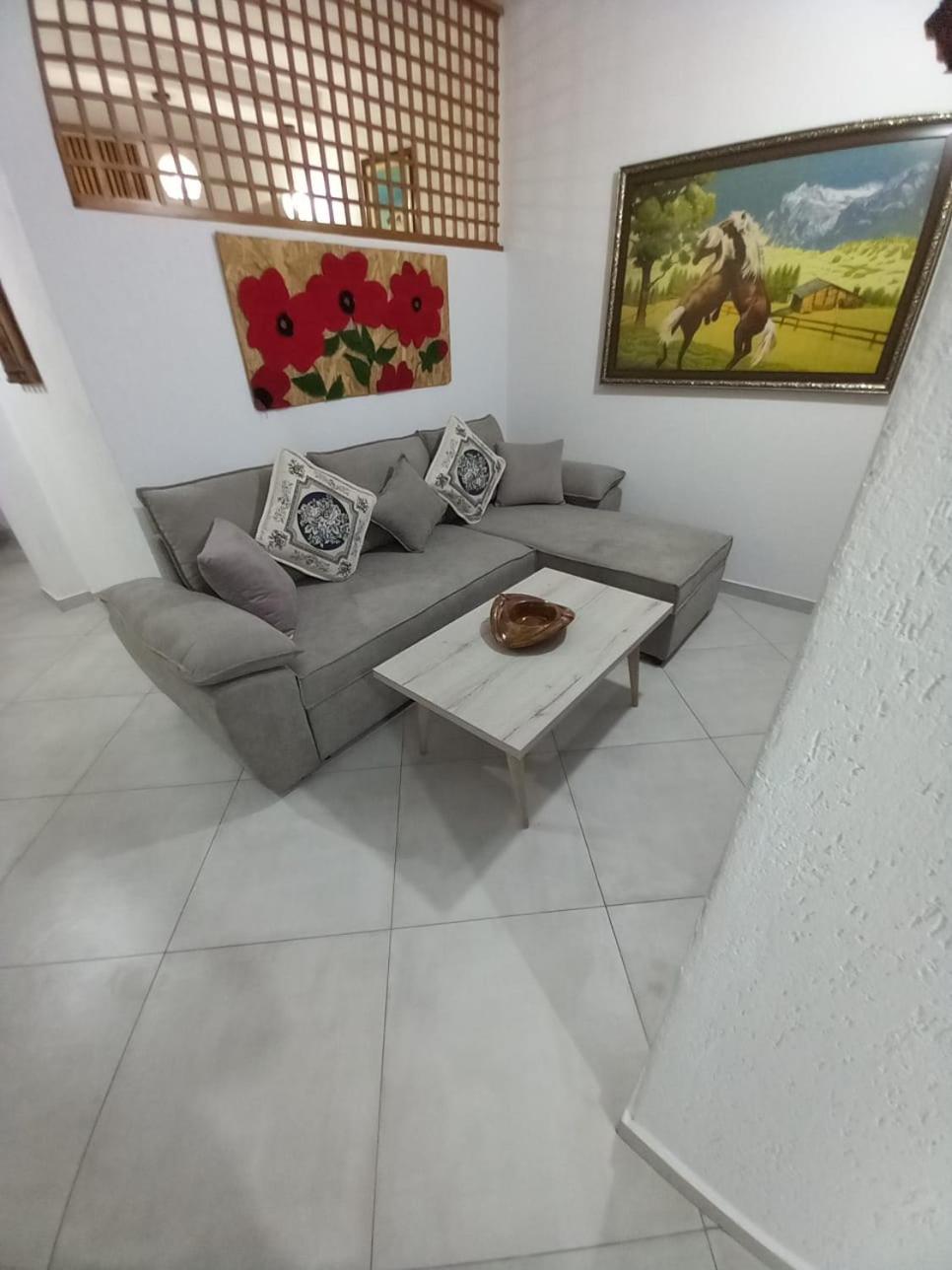Villa Heljos Apartaments فلورا الغرفة الصورة